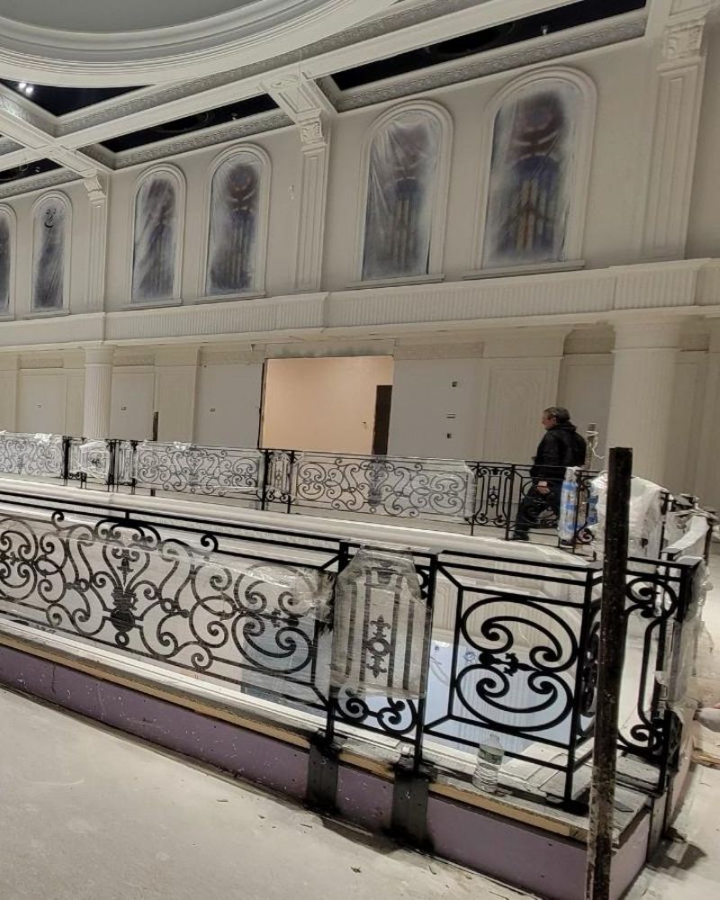 Multi-level decorative railings